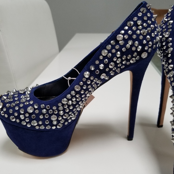 Shoes - Picture 7 of 8